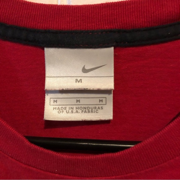 Men’s Nike  T Shirt Red With Gray Logo Size M USA Fabric Well Made Authentic M - Picture 3 of 11